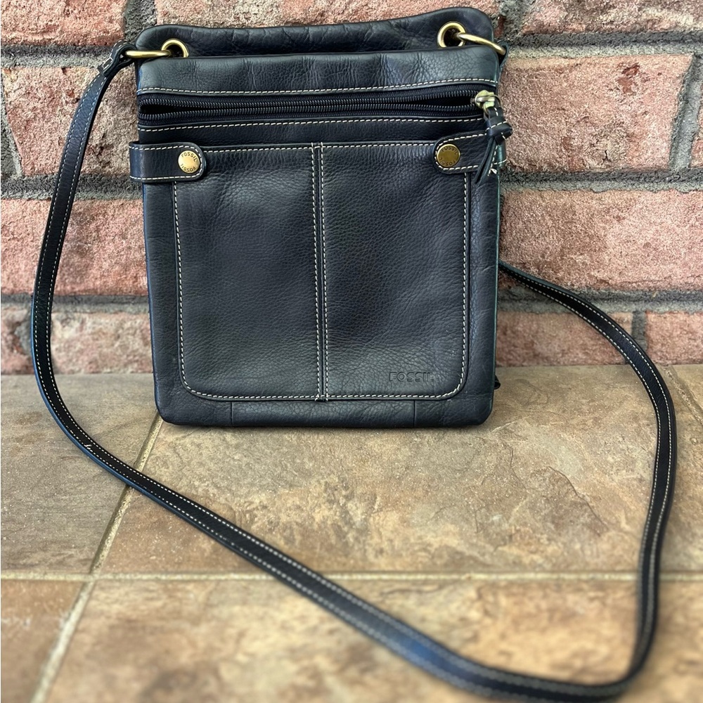 Fossil Traveler Black Pebbled Leather Messenger Crossbody Shoulder Bag